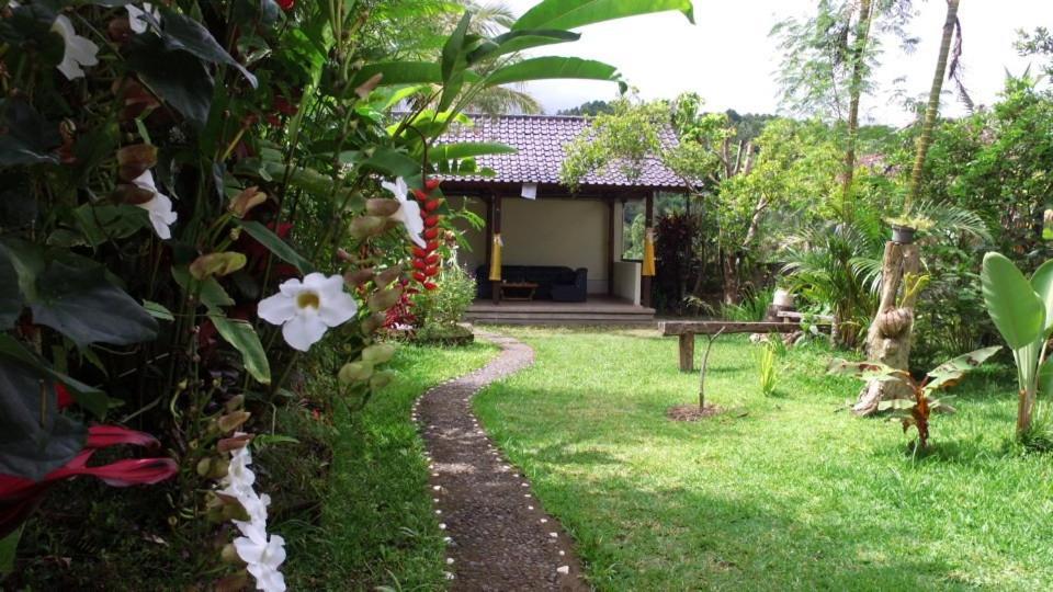 Kubu Shanti Sanda Munduk  Exterior photo